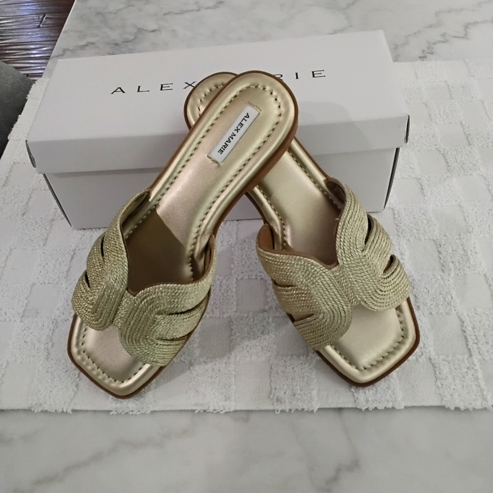 Alex Marie FallonRope Flat Side Sandals.  NWT
